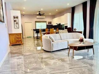 Villa zur Miete und zum Kauf mit 3 Zimmer in Bang Lamung, Chonburi