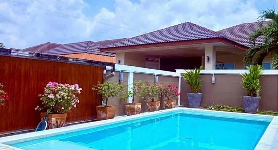 Villa zur Miete und zum Kauf mit 3 Zimmer in Bang Lamung, Chonburi