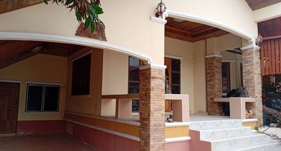 Casa en venta de 3 habitaciones en At Samat, Roi Et