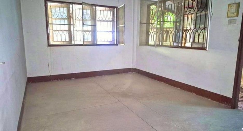 Casa en venta de 3 habitaciones en At Samat, Roi Et