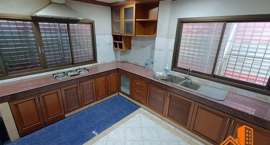 Продажа 3 спальни торговое помещение в Khlong Luang, Патумтани