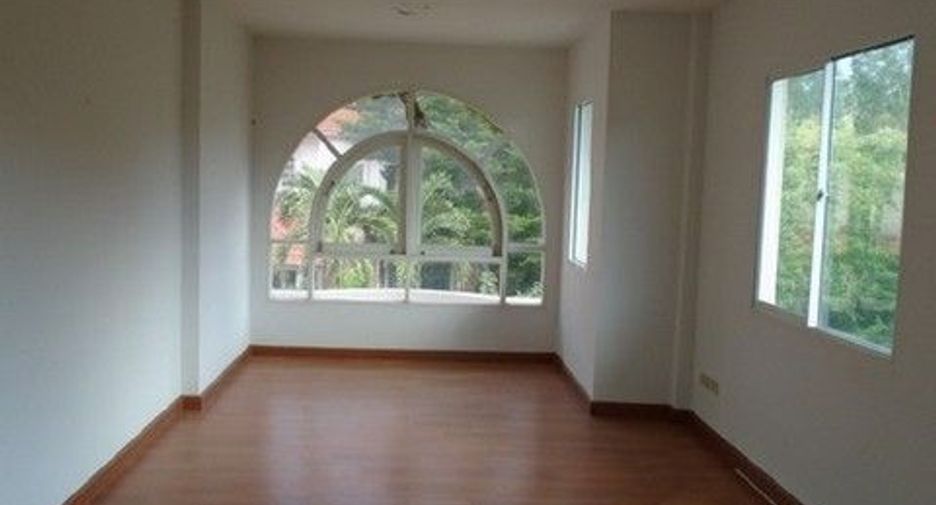 Haus zum Kauf mit 1 Zimmer in Sai Mai, Bangkok