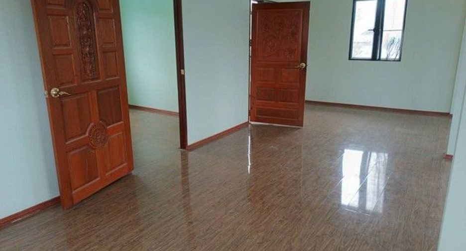 For sale 3 bedrooms house in Mueang Maha Sarakham, Maha Sarakham