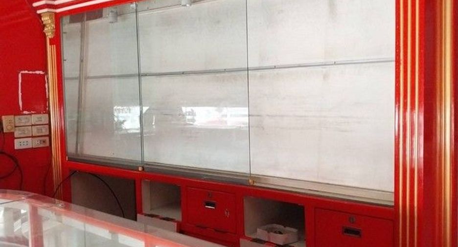 Local comercial en venta de 2 habitaciones en Nong Han, Udon Thani