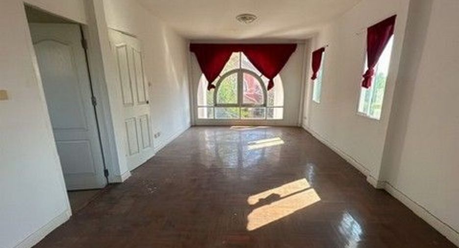 Haus zum Kauf mit 1 Zimmer in Sai Mai, Bangkok