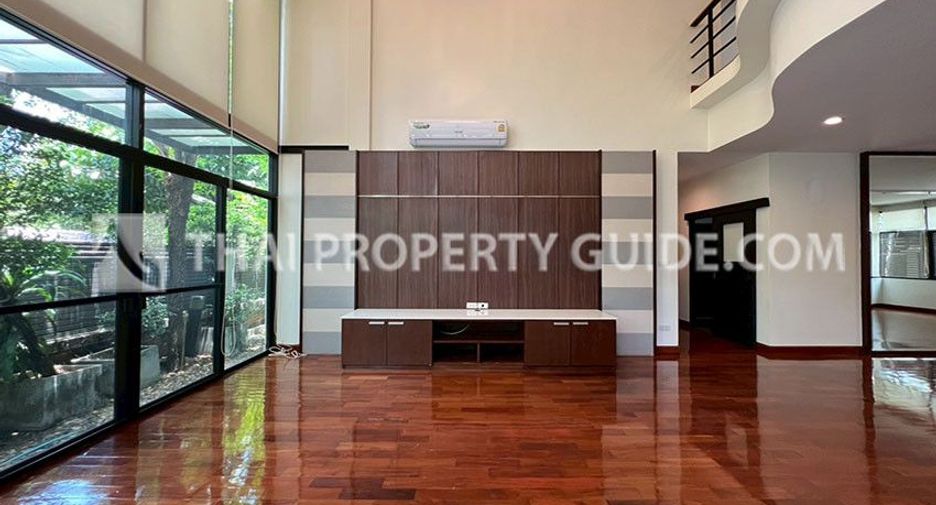 For rent 3 ベッドルーム apartment in Khlong Toei, Bangkok