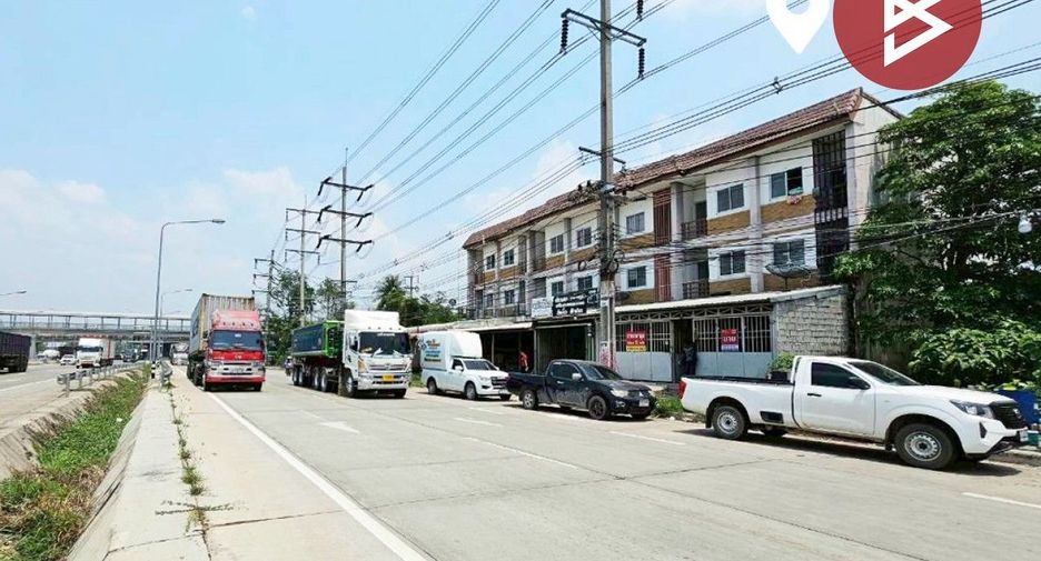 À vendre 2 chambres local commercial à Ban Bueng, Chonburi
