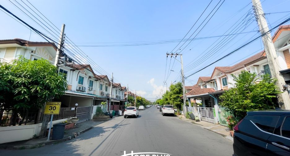For sale 3 bedrooms townhouse in Khlong Sam Wa, Bangkok