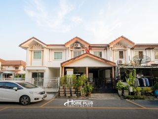 Casa adosada en venta de 3 habitaciones en Khlong Sam Wa, Bangkok