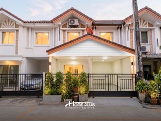 Casa adosada en venta de 3 habitaciones en Khlong Sam Wa, Bangkok