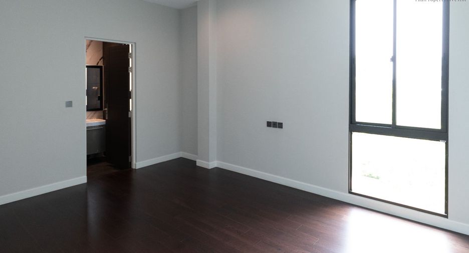 For sale 5 bedrooms house in Saphan Sung, Bangkok