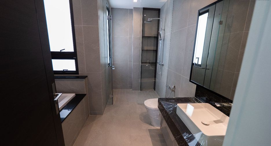 For sale 5 bedrooms house in Saphan Sung, Bangkok