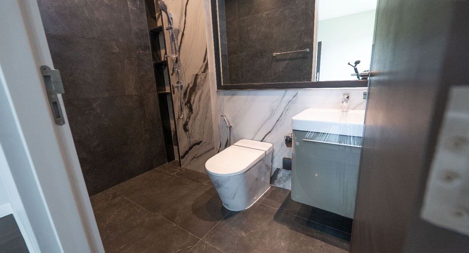 For sale 5 bedrooms house in Saphan Sung, Bangkok
