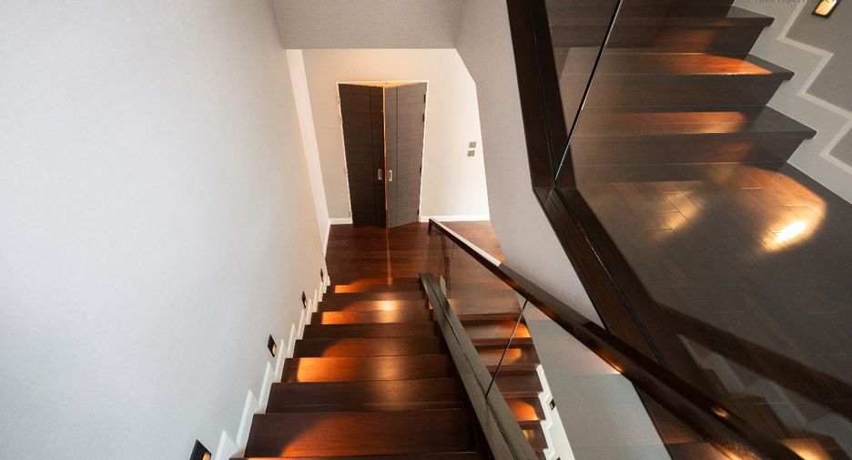 For sale 5 bedrooms house in Saphan Sung, Bangkok