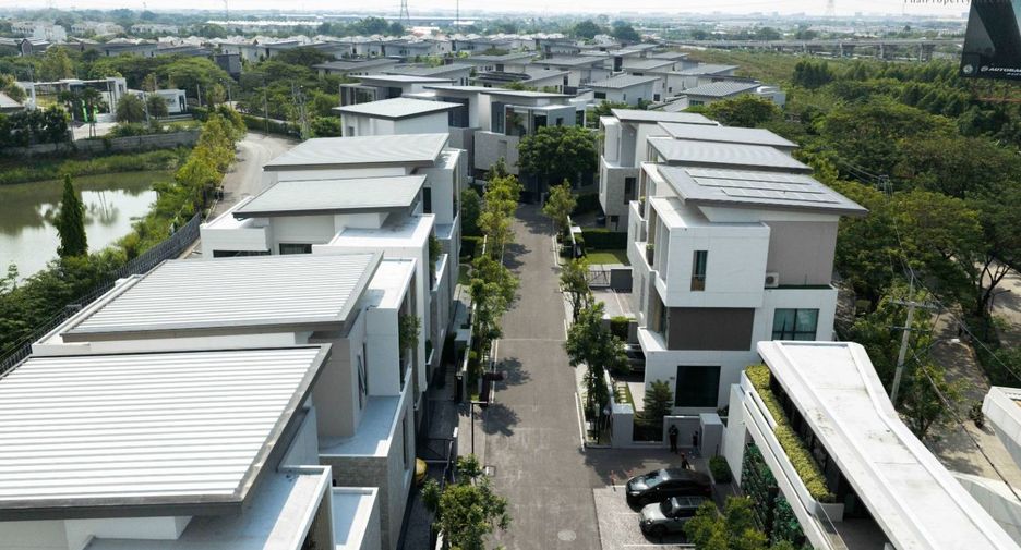For sale 5 bedrooms house in Saphan Sung, Bangkok