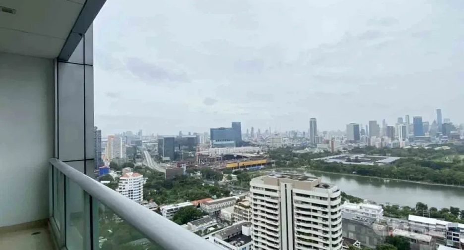 For sale 3 bedrooms condo in Khlong Toei, Bangkok