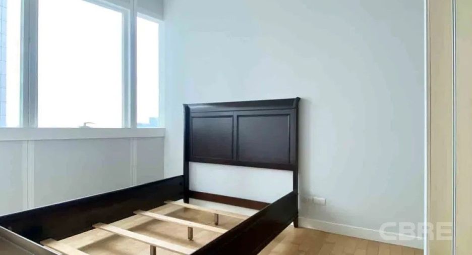 For sale 3 bedrooms condo in Khlong Toei, Bangkok