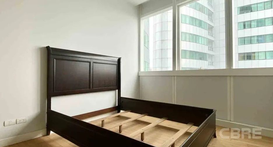 For sale 3 bedrooms condo in Khlong Toei, Bangkok