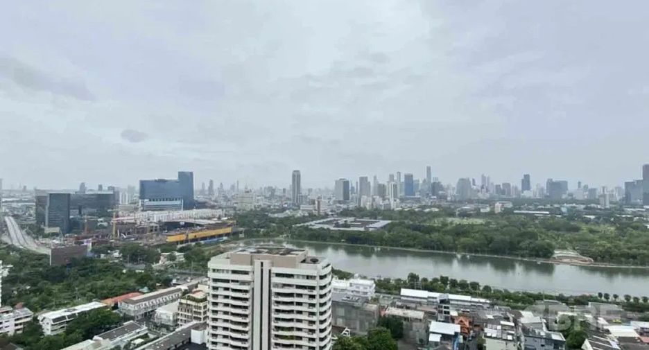For sale 3 bedrooms condo in Khlong Toei, Bangkok