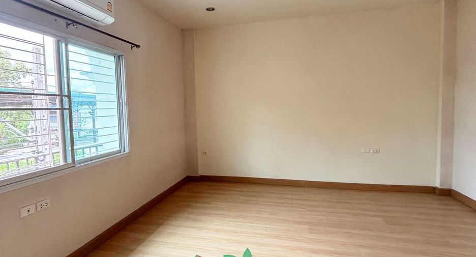 For sale 3 bedrooms townhouse in Mueang Nonthaburi, Nonthaburi
