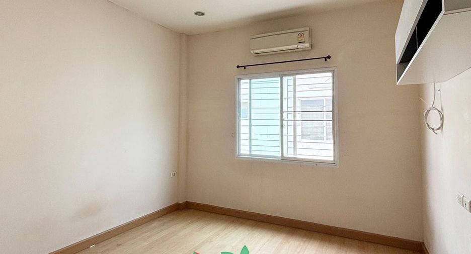 For sale 3 bedrooms townhouse in Mueang Nonthaburi, Nonthaburi