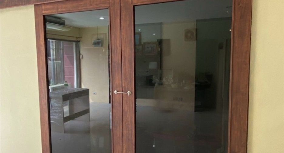 For sale studio condo in Wang Thonglang, Bangkok