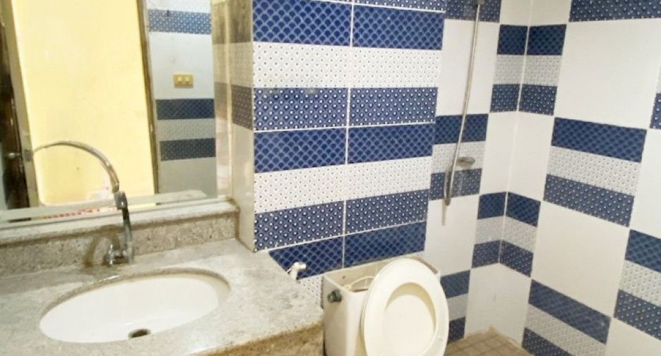 For sale studio condo in Wang Thonglang, Bangkok