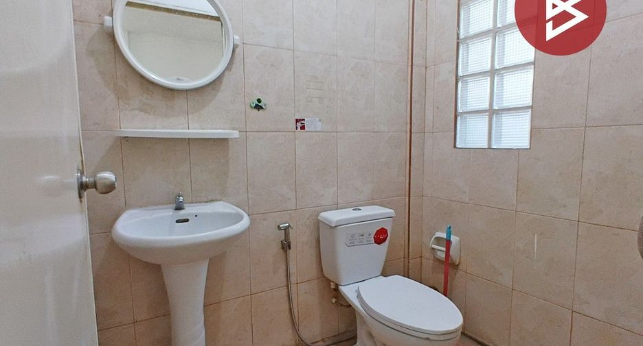 For sale 2 bedrooms townhouse in Mueang Chon Buri, Chonburi