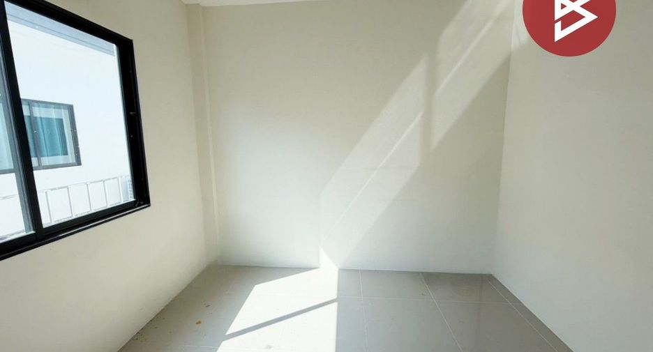 For sale 3 bedrooms townhouse in Phan Thong, Chonburi