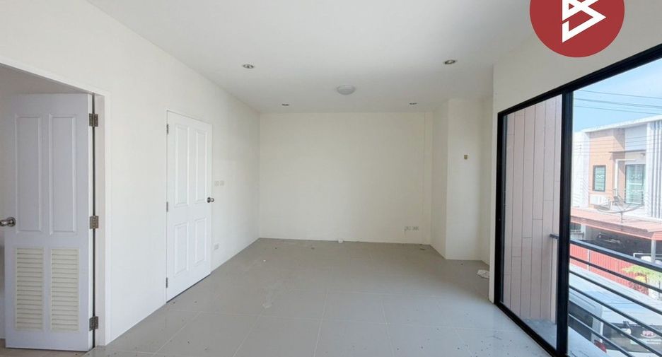 For sale 3 bedrooms townhouse in Phan Thong, Chonburi