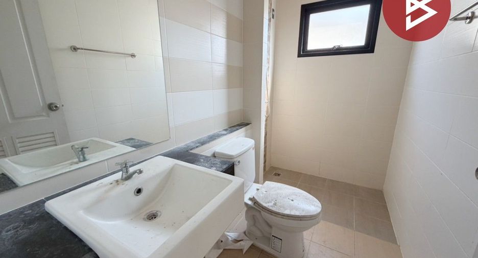 For sale 3 bedrooms townhouse in Phan Thong, Chonburi
