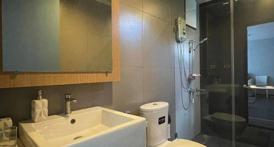 For rent 2 bedrooms condo in Chatuchak, Bangkok