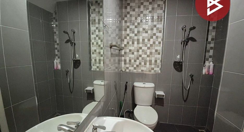 For sale 4 bedrooms townhouse in Lam Luk Ka, Pathum Thani