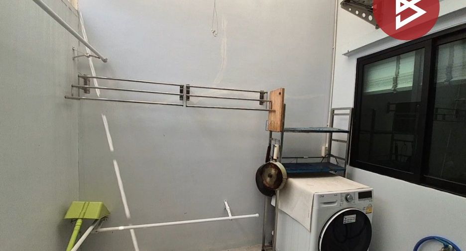 For sale 4 bedrooms townhouse in Lam Luk Ka, Pathum Thani