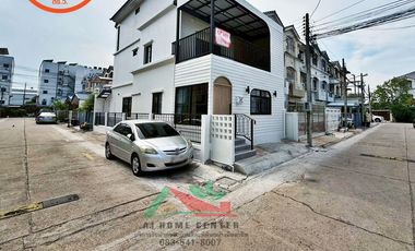 Reihenhaus zum Kauf mit 4 Zimmer in Suan Luang, Bangkok