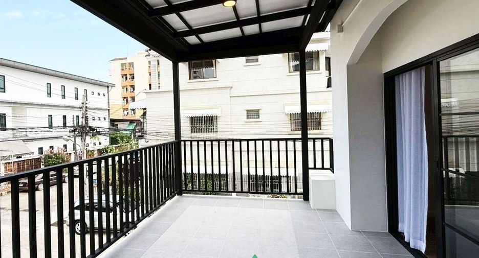 Reihenhaus zum Kauf mit 4 Zimmer in Suan Luang, Bangkok