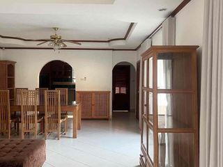 Villa en alquiler de 3 habitaciones en Bang Lamung, Chonburi