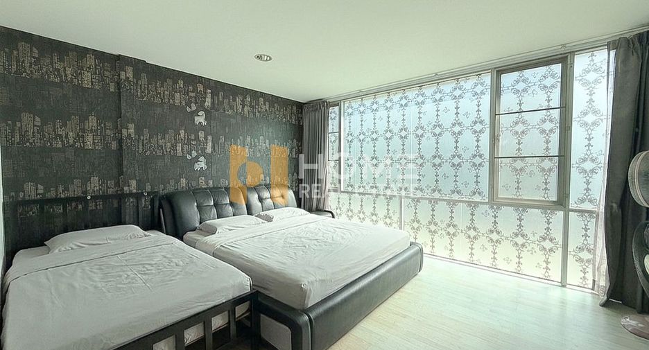 For sale 3 bedrooms townhouse in Suan Luang, Bangkok