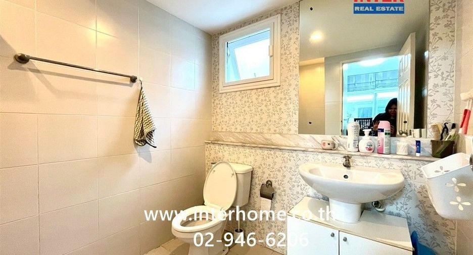 À vendre 3 chambres maison à Bang Khun Thian, Bangkok