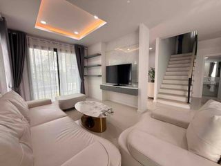 Casa en alquiler de 3 habitaciones en Bang Lamung, Chonburi