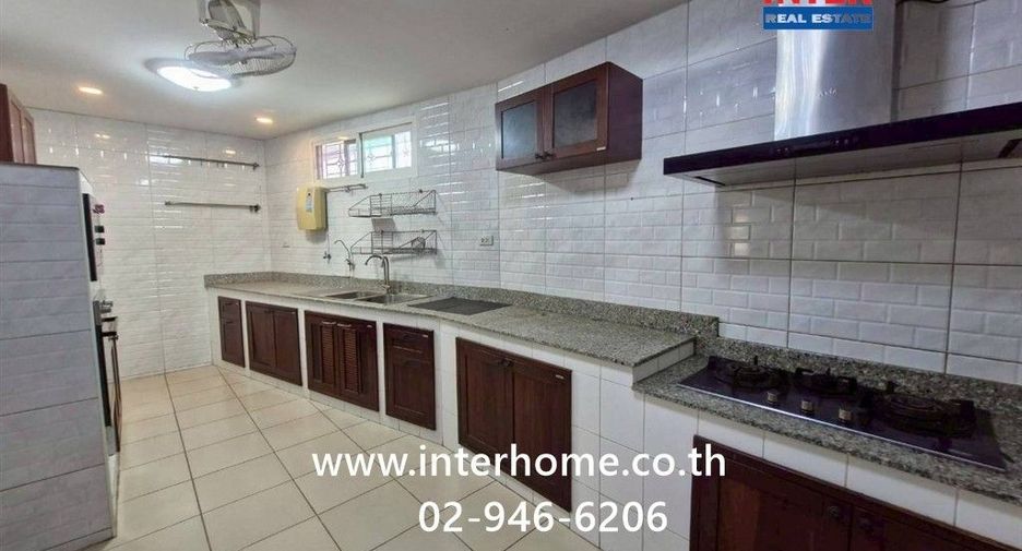À vendre 3 chambres maison à Pak Kret, Nonthaburi