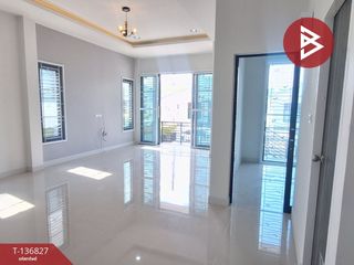 出售 4 卧室 独立屋 在 Mueang Pathum Thani, Pathum Thani