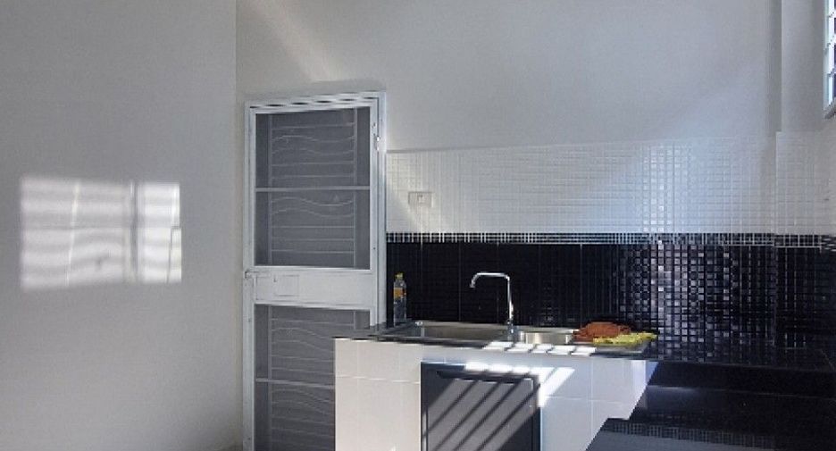 For sale 4 bedrooms house in Mueang Pathum Thani, Pathum Thani