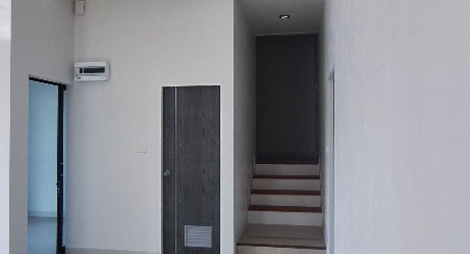 For sale 4 bedrooms house in Mueang Pathum Thani, Pathum Thani