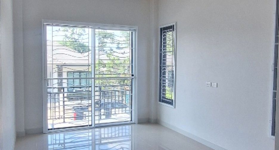 For sale 4 bedrooms house in Mueang Pathum Thani, Pathum Thani