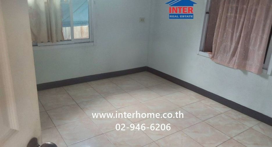 Casa en venta de 3 habitaciones en Sai Noi, Nonthaburi