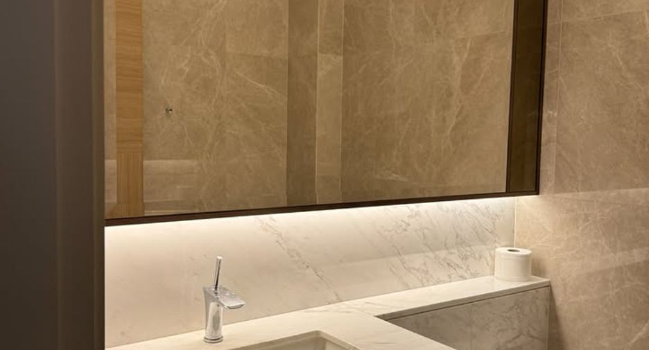 À louer et à vendre 2 chambres condo à Pathum Wan, Bangkok