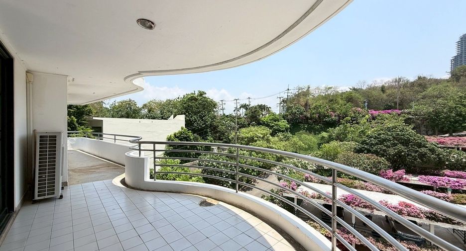 For rent 4 bedrooms condo in Bang Lamung, Chonburi