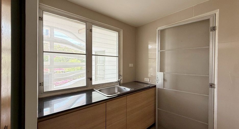 For rent 4 bedrooms condo in Bang Lamung, Chonburi