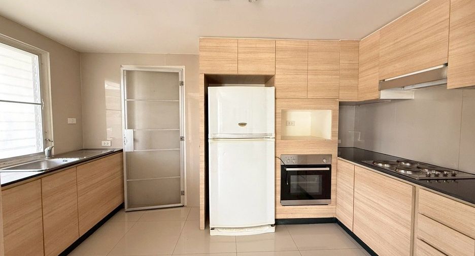 For rent 4 bedrooms condo in Bang Lamung, Chonburi